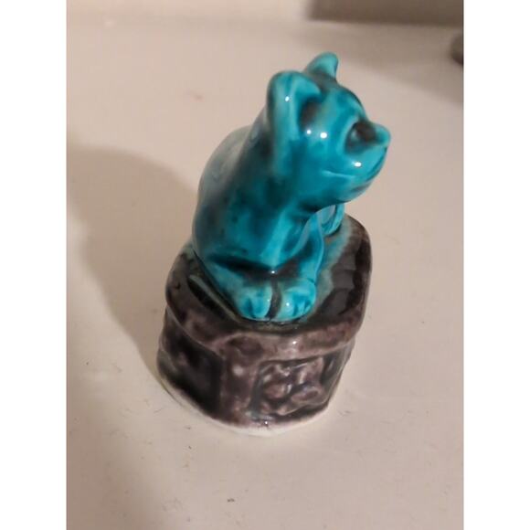 Vintage Chinese Mud Cat Ceramic Figurine Turquoise On Purple Pedestal *Rare* - Picture 5 of 5
